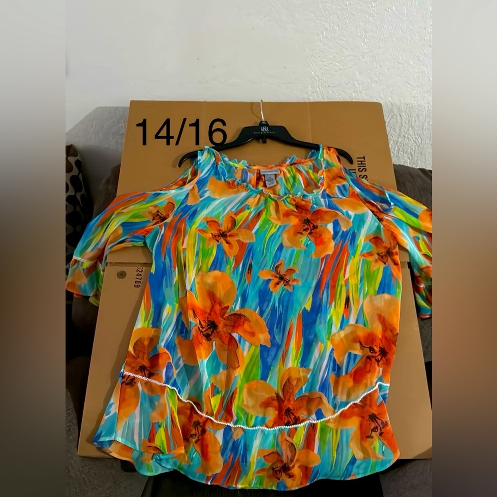 Women’s blouse size 14/16